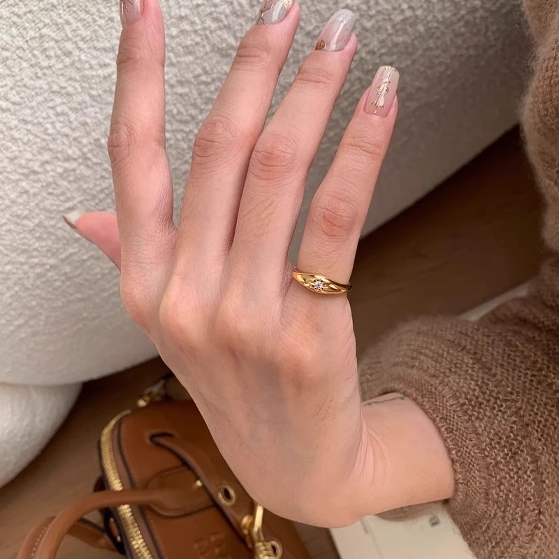 轻奢高级感金色璀璨星芒尾戒女