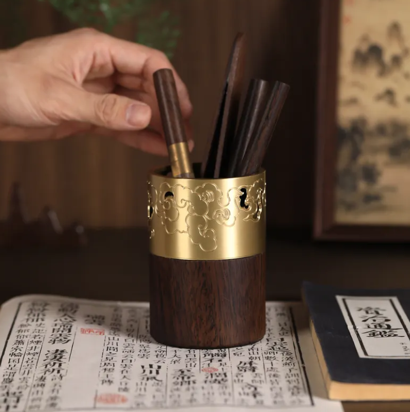 高端实木质笔筒轻奢高级感艺术铜檀木老板高档办公室收纳桌面摆件