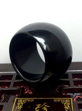 天然玛瑙扳指 黑玉髓戒指 玉石戒指 黑玛瑙戒指 时尚的 美丽的 礼