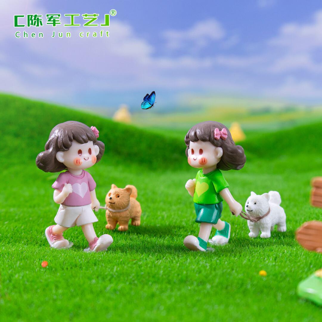 新款微景观创意休闲牵狗女孩公仔