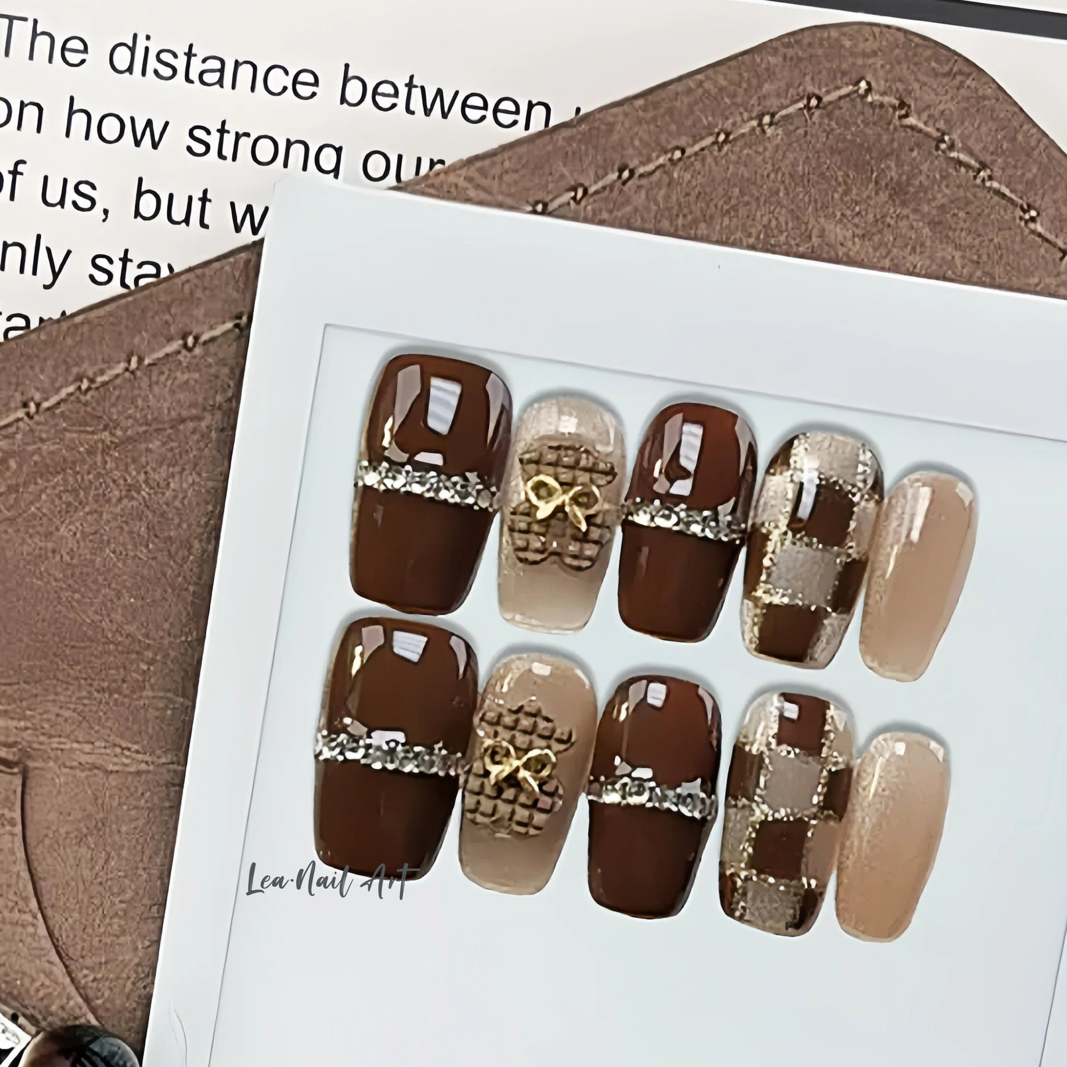 小熊饼干｜新款高级感咖色棋盘格猫眼秋冬温柔显白手工穿戴甲轻奢