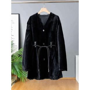 2025新款皮毛一体外套女皮草V领年轻时尚百搭冬季贵气拉贡毛上衣