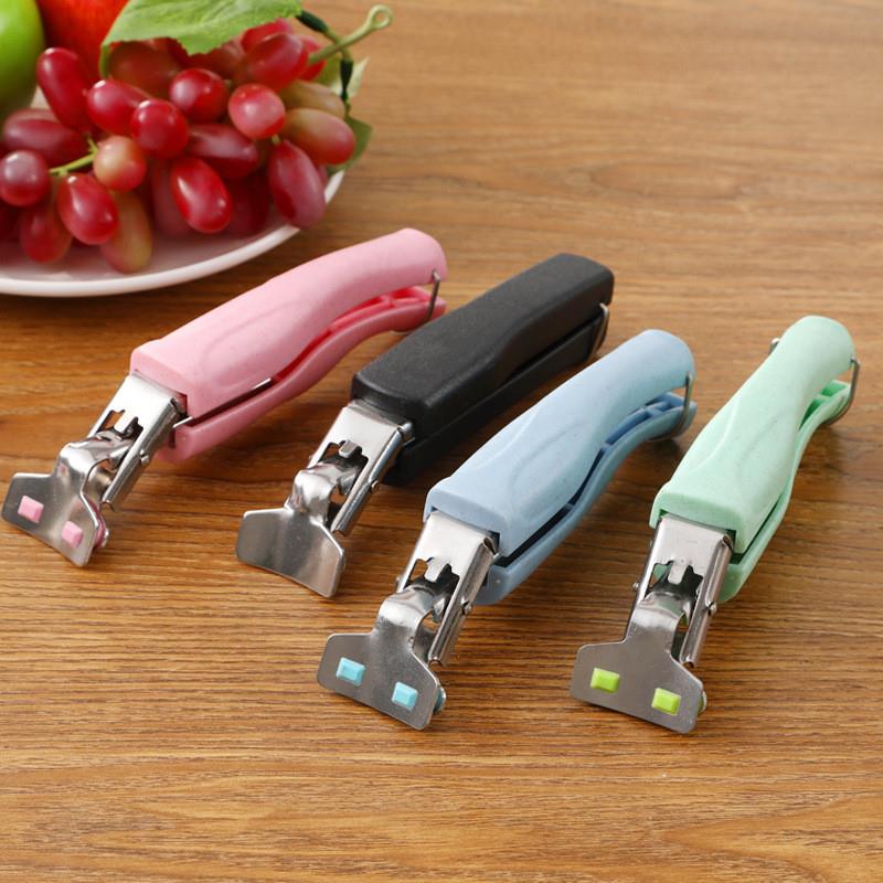 The stainless steel multifunctional plate clips the bowls an