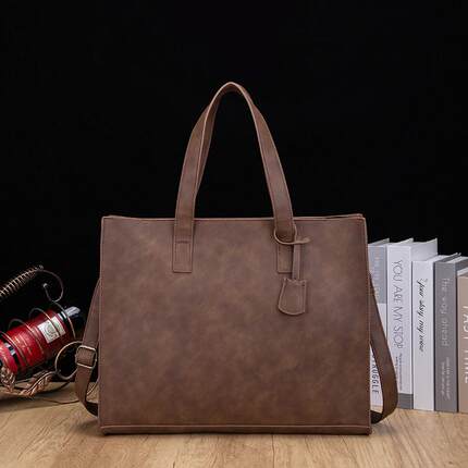 The Korean version of the transvestite pupitot bag has a slu