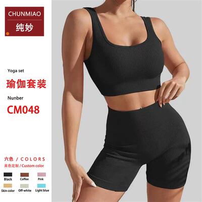 Wearing a screwdriver and a bra-clothed carton yoga suit wit