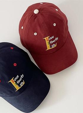 South Koreas Ins 2024 heads are surrounded by dark duck-tuc