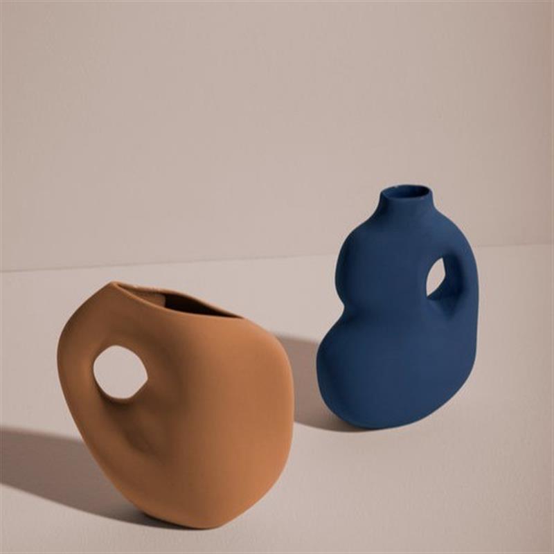 Its an original pottery pottery bottle with a modern decora