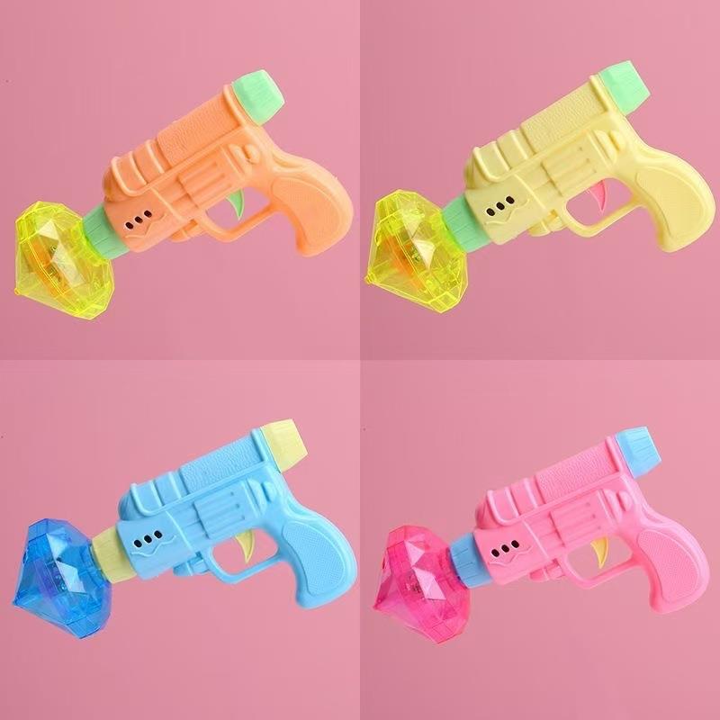 Glowing pistol gyroscopes are hot-selling items at night mar