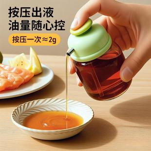 Press-type quantitative oil control pot, used for dispensing