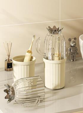 A set of three stackable, internet-famous creative cream-col