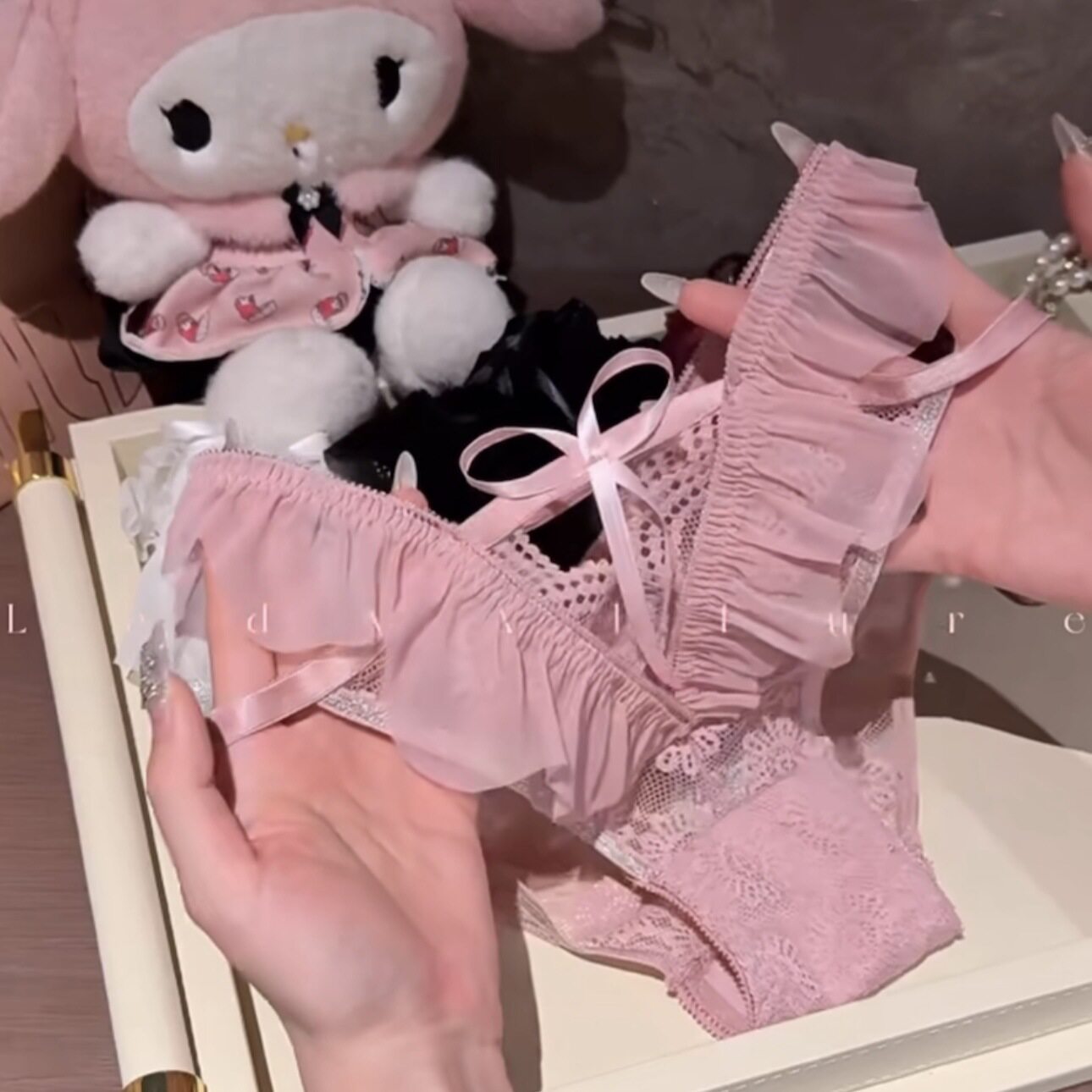纯欲蕾丝边透明低腰镂空女三角裤