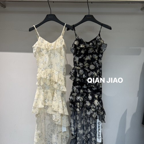QIAN JIAO千娇-26夏上新浪漫碎花荷叶边拼接不规则连衣裙1440