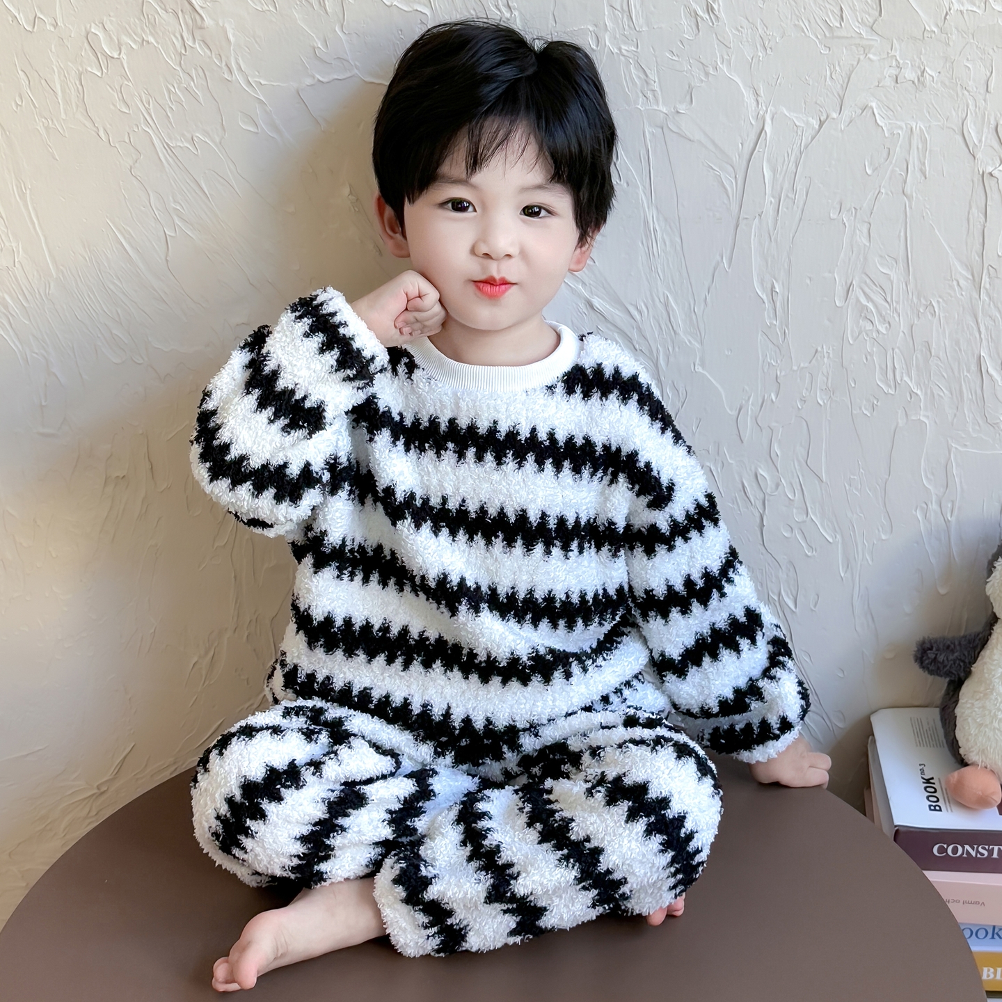 儿童睡衣男童秋冬款珊瑚绒男宝宝黑白条纹家居服套装2025新款