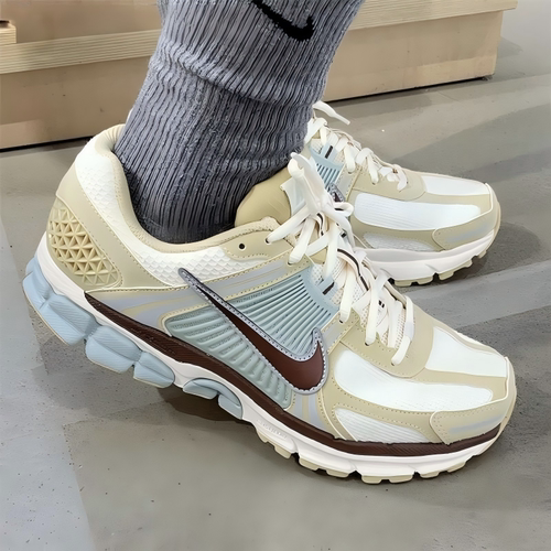 耐克NIKE男鞋ZOOM VOMERO 5 SE休闲运动复古跑步鞋 IB2987-700