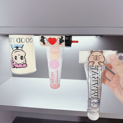 镜柜底磁吸挤牙膏神器2025新款浴室柜下洗面奶护手霜挤压器牙膏夹