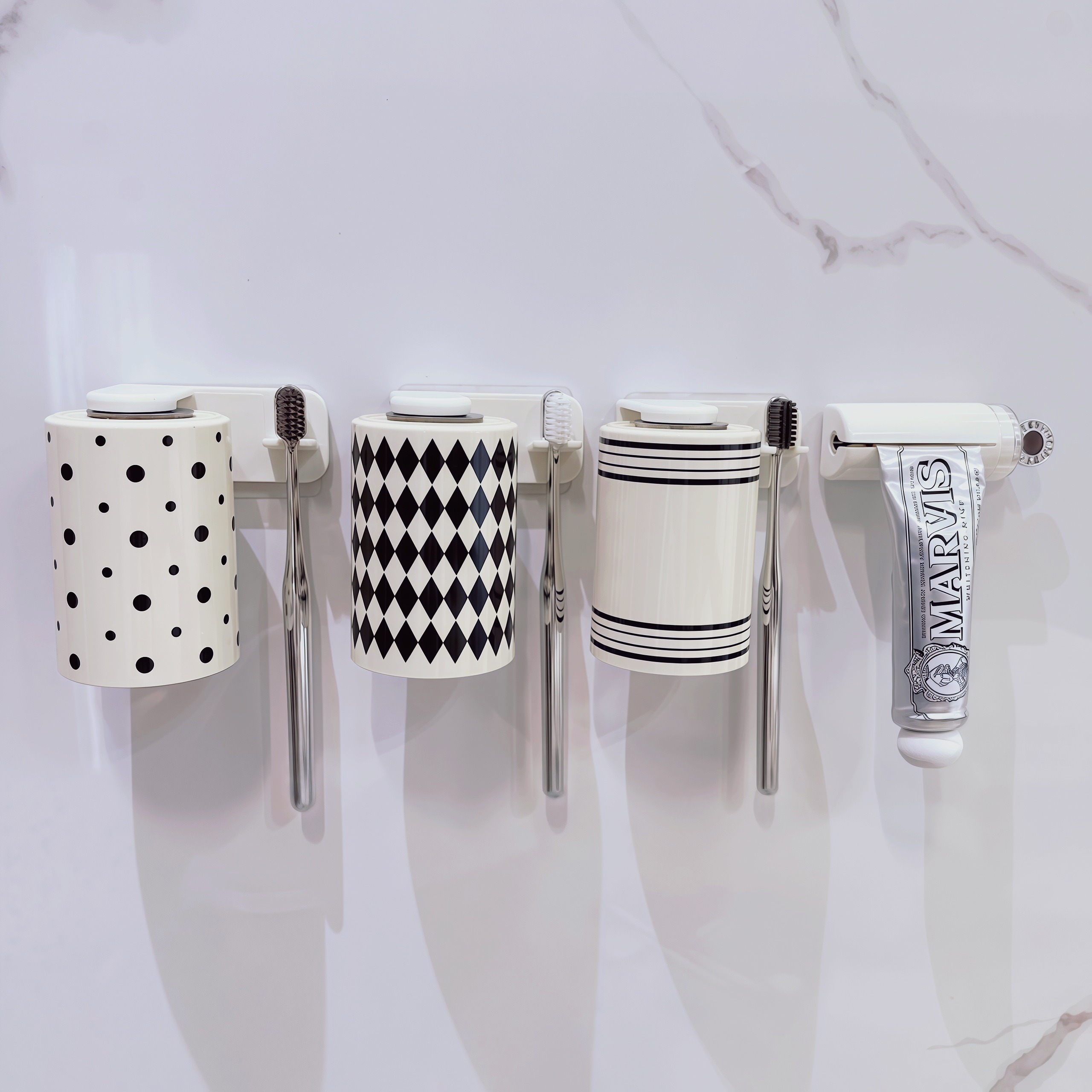 牙刷置物架情侣磁吸漱口杯子洗漱口杯儿童牙缸壁挂式一家三口四口