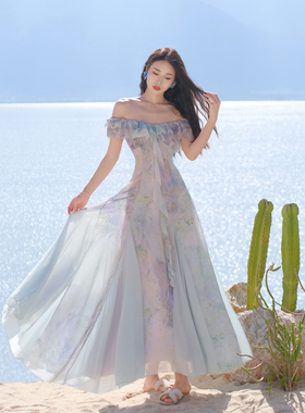 三亚海边绝美穿搭沙滩裙海岛穿搭ootd一字肩蓝色法式度假连衣裙女