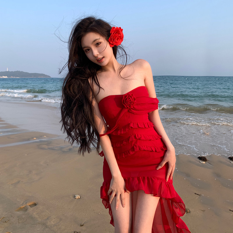 三亚绝美海边度假连衣裙法式红色玫瑰显白荷叶边拖尾氛围感连衣裙