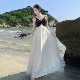 法式 复古三亚海边深V黑白拼色度假沙滩裙露背吊带连衣裙女夏长款