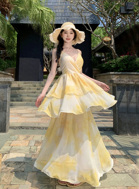 三亚法式海边绝美穿搭ootd吊带度假连衣裙旅游蛋糕裙沙滩裙黄色女