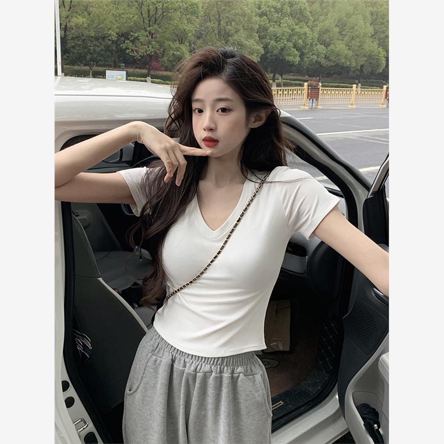 2025初夏穿搭新款正肩V领短袖t恤女独特漂亮超好看小衫短款上衣