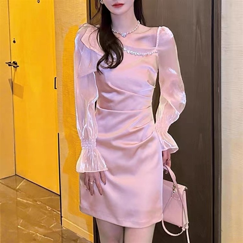 春装2023年新款仙女裙港味复古chic茶歇法式粉色U连衣裙子女装夏