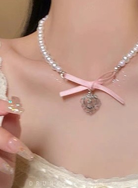 2026粉色爱心蝴蝶结珍珠项链女轻奢高级感小众设计配饰法式复古锁