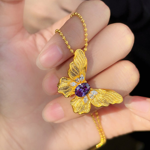 金大熊足金吊坠蝴蝶系列在逃公主