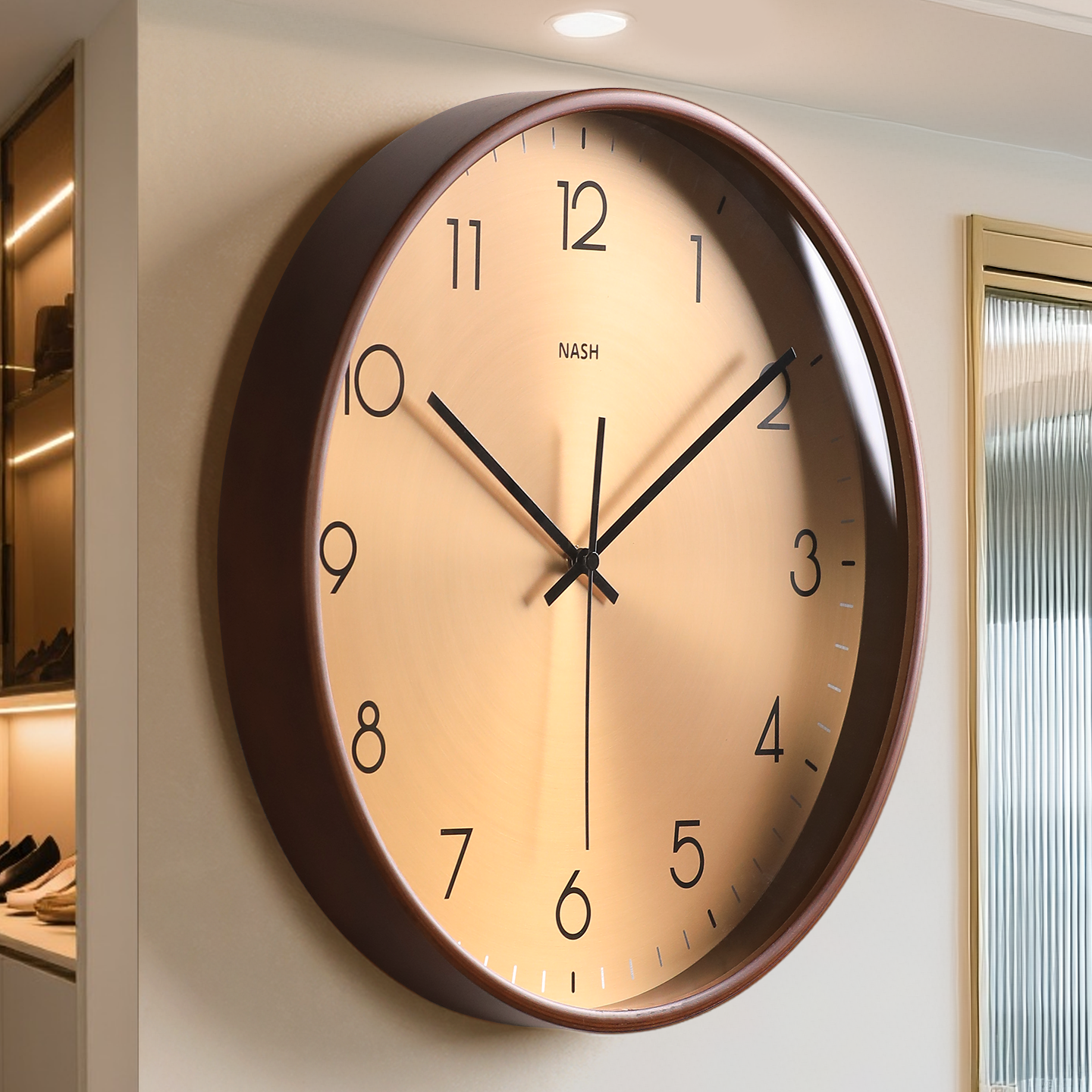 现代简约挂钟客厅轻奢时钟挂墙2025新款数字家用创意高端石英钟表