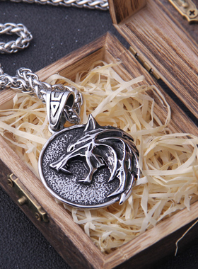 the Wizard wolf head pendant necklace for Geralt with a The