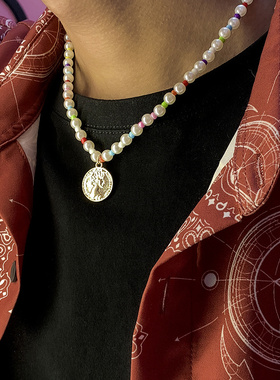 2021 New Geometric Round Coin Portrait Pendant Necklace For