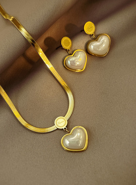 316L Stainless Steel Fashion High-end Jewelry Carving Love