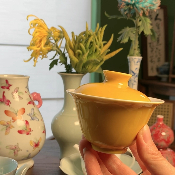 明黄盖碗