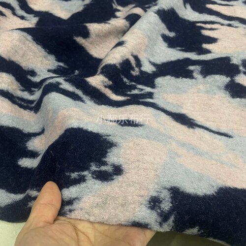 粉色庄青迷彩弹力针织羊毛呢布料柔软贴肤打底夹克设计师服装面料