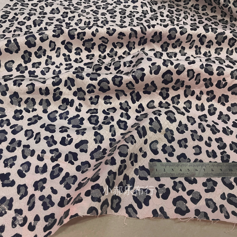 浅粉色豹纹织金提花布料夹克马甲旗袍外套半身裙唐装抱枕箱包面料