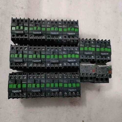 议价接触器14个，有2个带热过载，型号LC1E1810，九