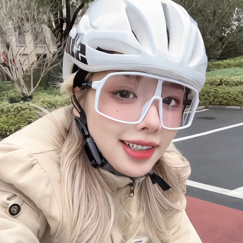 2024新款夜骑全天候变色偏光太阳镜女骑行眼镜抗UV防风太阳眼镜男