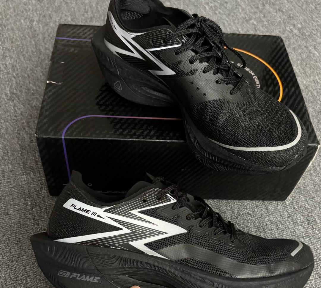 361° 飞燃3 态度 全掌碳板低帮 RPU材质   曜石黑672412207-33