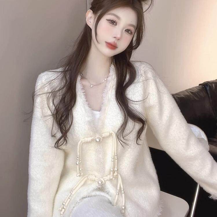 新中式毛衣外套女秋冬新款高级设计感气质V领国风盘扣毛绒绒上衣