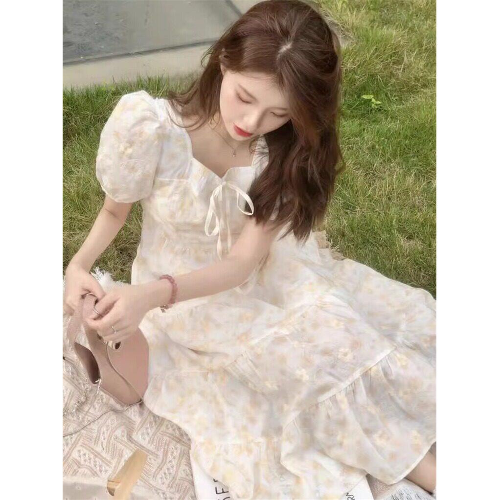 日系方领泡泡袖碎花连衣裙女夏季新款收腰法式温柔风茶歇桔梗长裙