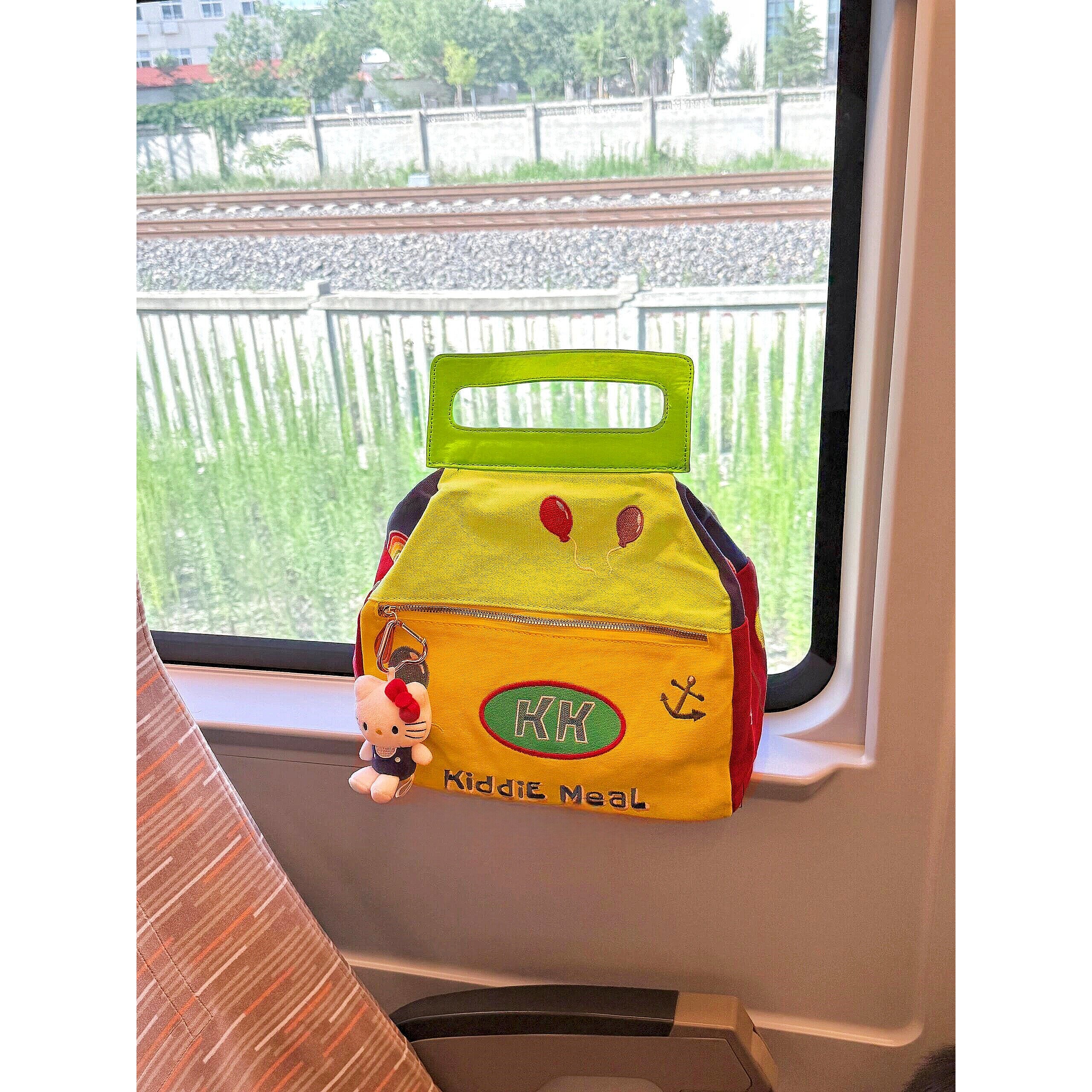 旅行收纳二合一!kt便携式大容量旅行袋2025超火帆布包可套拉杆箱