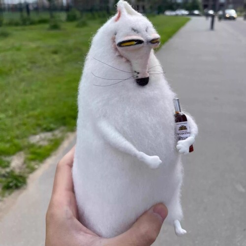 鬼迷日眼北极狐皇帝毛绒玩偶礼物