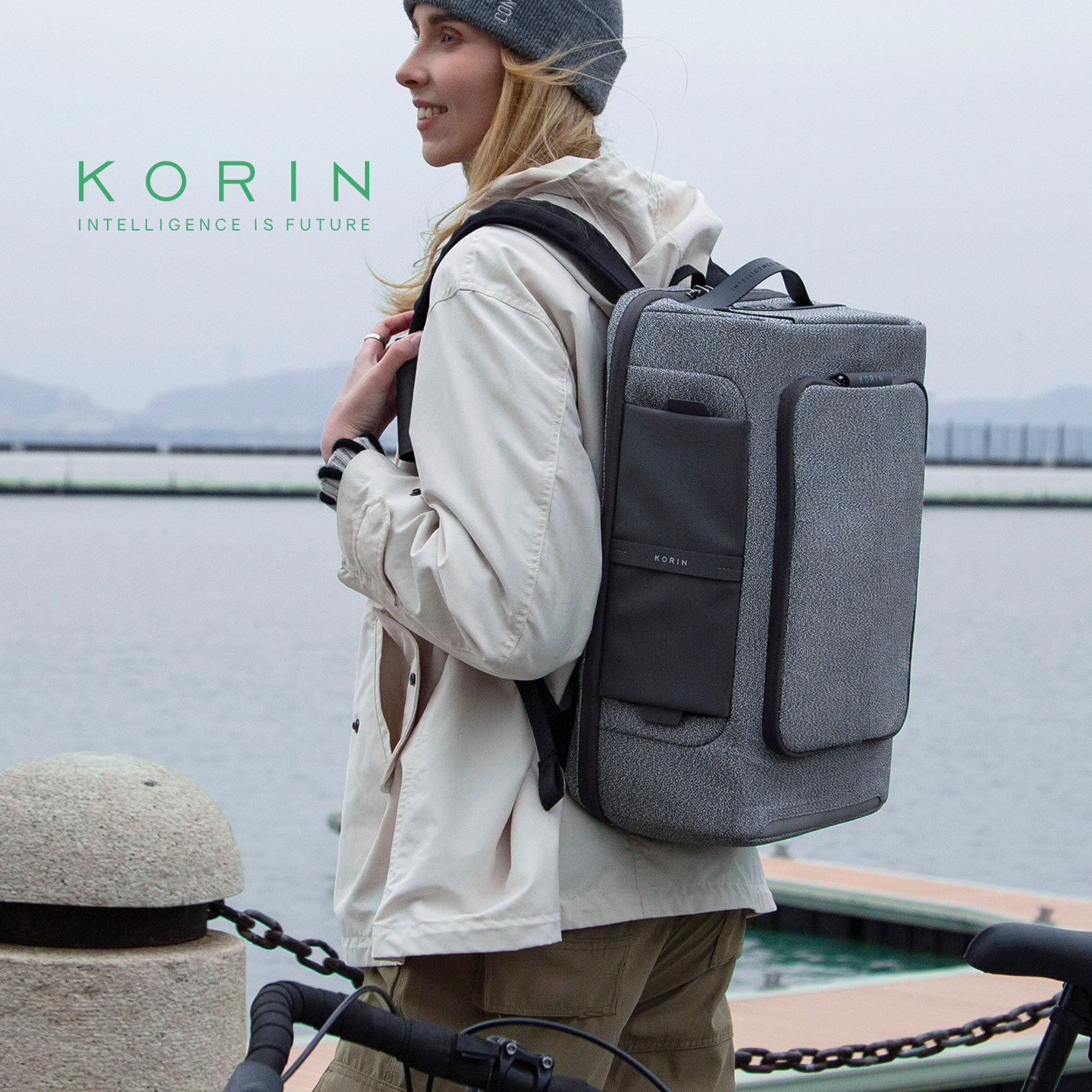 出国礼物Korin休闲简约防盗方形后背包旅行男女通用双肩背包时尚