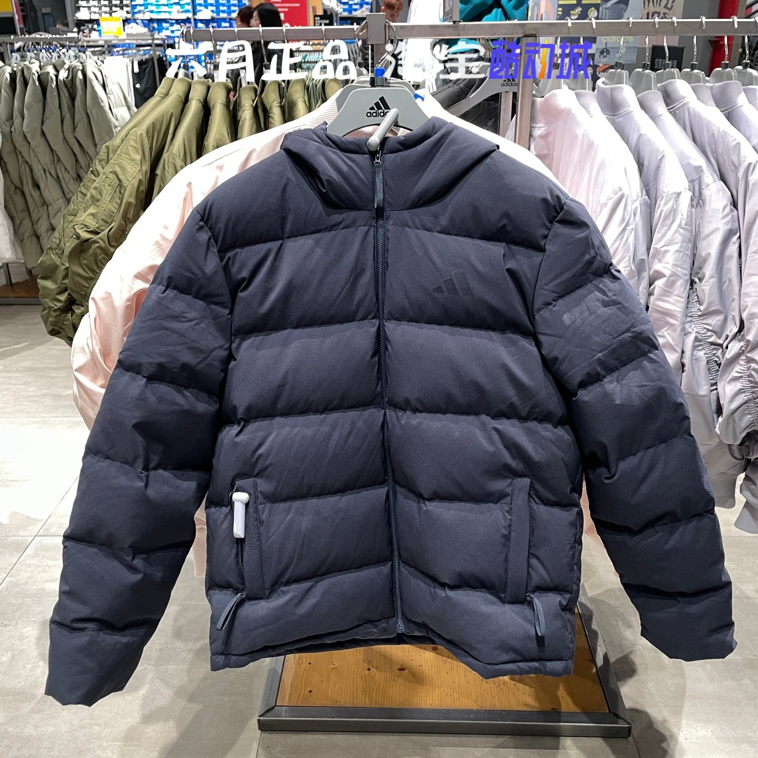 阿迪达斯男冬季保暖防风羽绒服