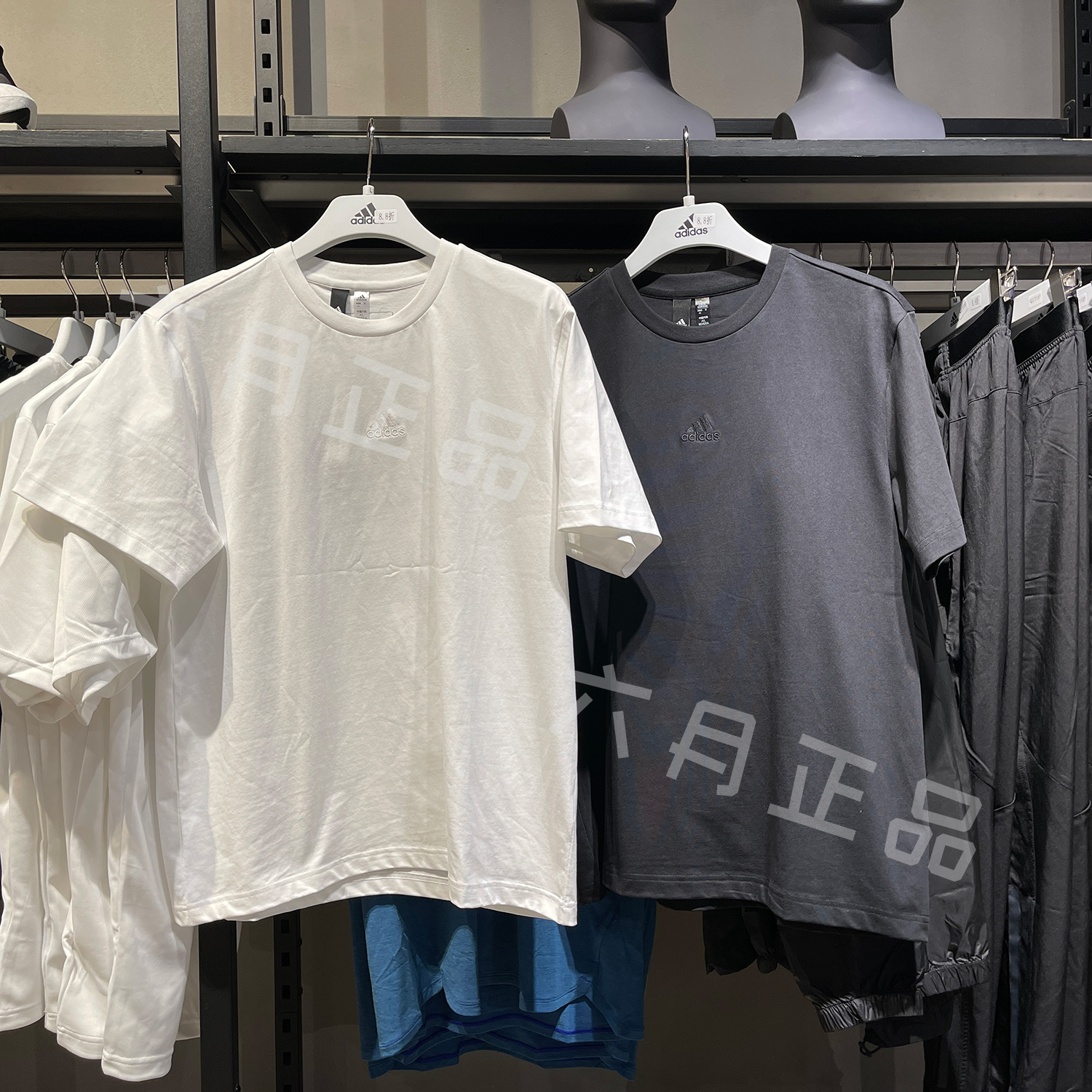 Adidas阿迪达斯男子运动T恤圆领宽松透气排汗休闲短袖IA8130-8129