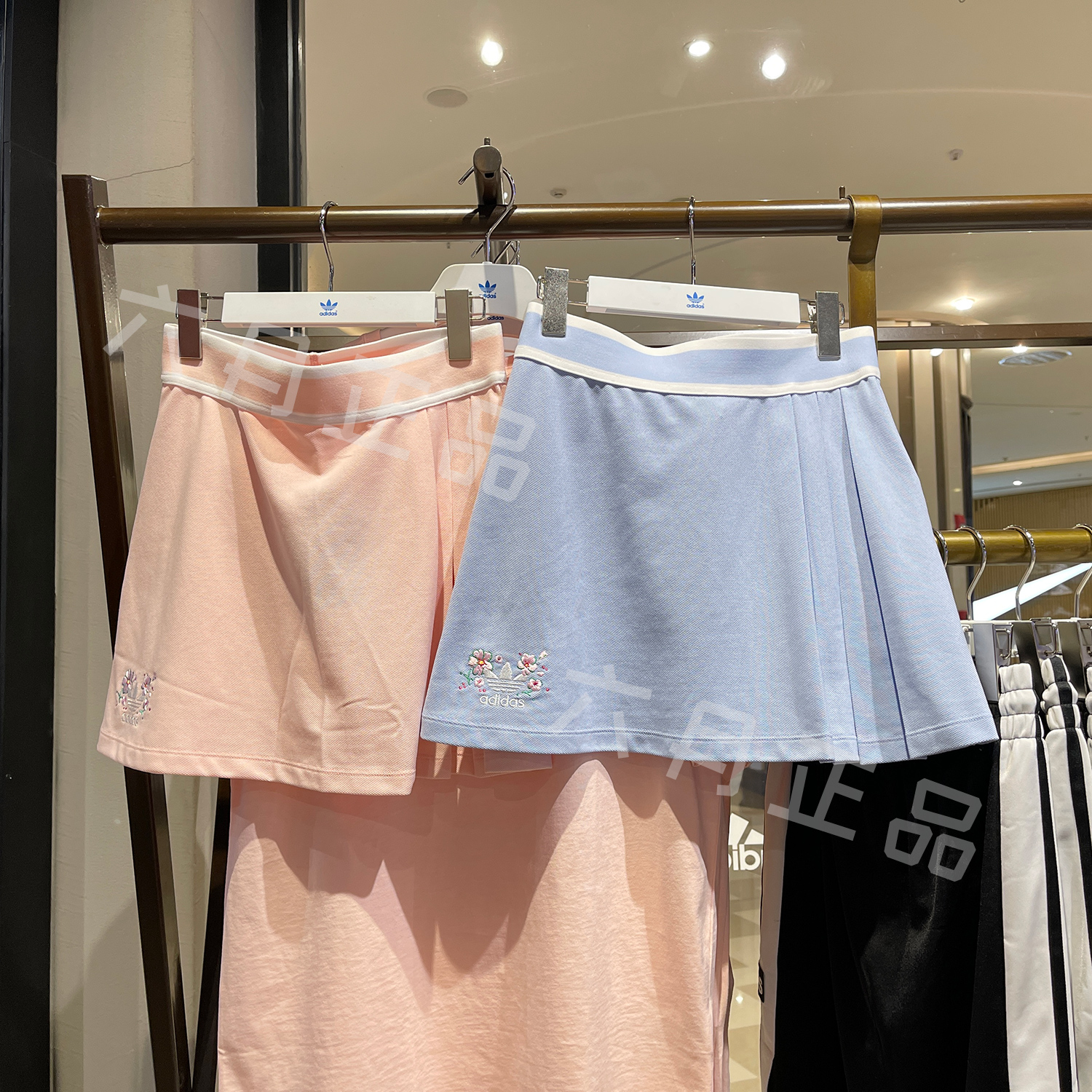 Adidas三叶草运动透气小短裙