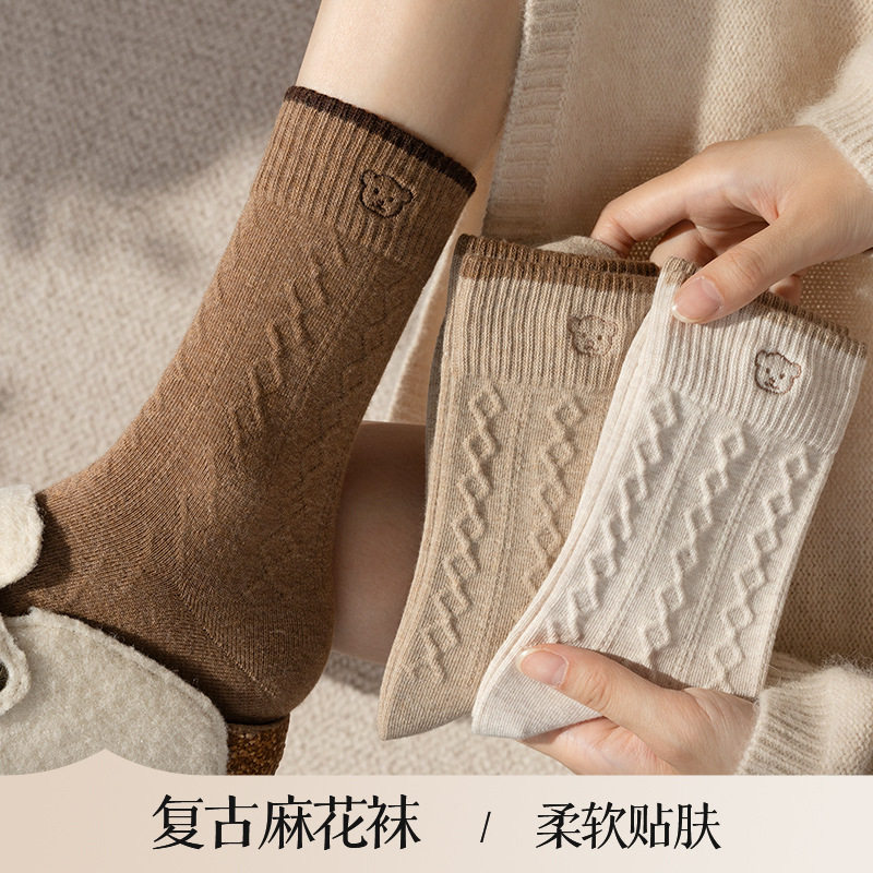 咖色小熊中筒袜女抗菌吸汗