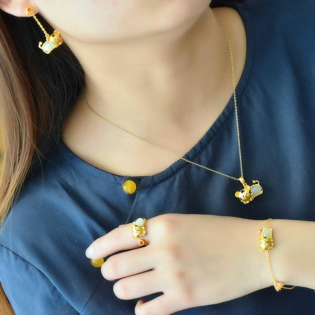 天然和田白玉生肖小老虎首饰套装