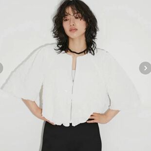 抓皱圆领拉链外套