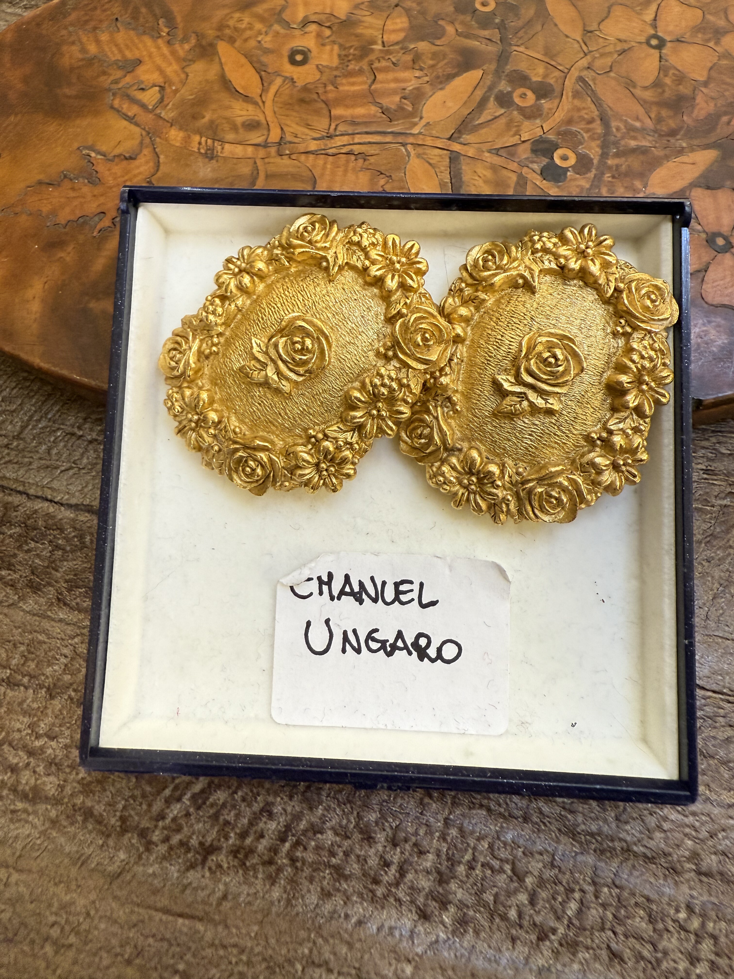 中古默认微瑕不退不换  法产 ungaro 温加罗浓金耳夹